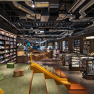 TSUTAYA BOOKSTORE 常総インターチェンジ